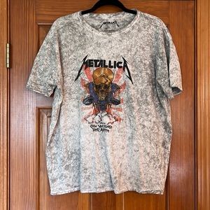Gently used. Women’s size 18 Metallica t shirt. Smoke free home.